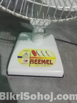 সুন্দর একটি হিমেল টেবিল ফ্যান বিক্রি হবে।